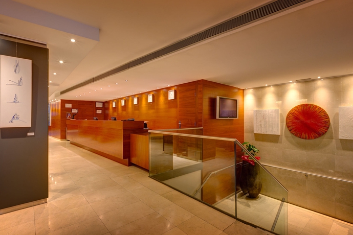 Imagen de los interiores del Hotel Acevi Villarroel. Foto 13