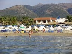 Imagen de los exteriores del Hotel Acharavi Beach. Foto 3