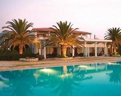 Imagen de la piscina del Hotel Acharavi Beach. Foto 7