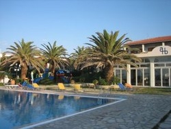 Imagen de la piscina del Hotel Acharavi Beach. Foto 8