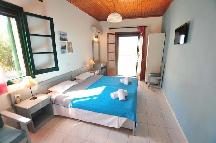Imagen de la habitación del Hotel Acharavi Garden. Foto 12