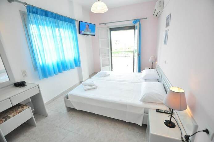 Imagen de la habitación del Hotel Acharavi Garden. Foto 18