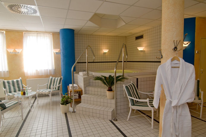 Imagen de la piscina del Hotel Achat Reilingen Walldorf. Foto 15