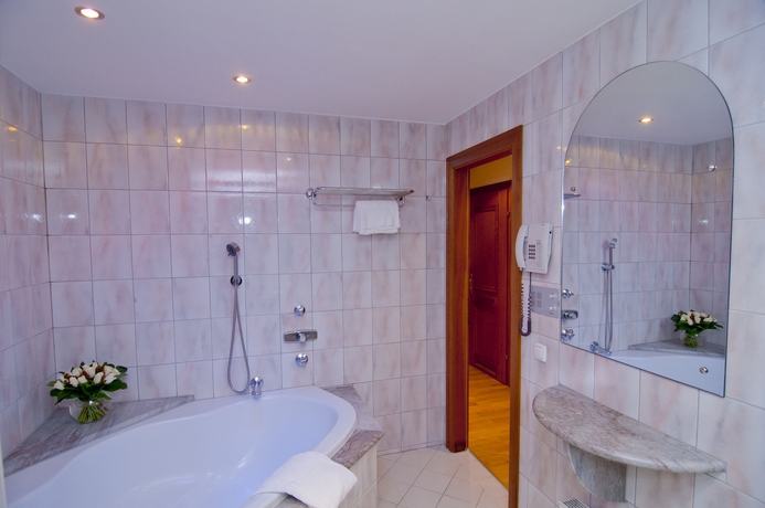 Imagen de la habitación del Hotel Achat Salzburg Zum Hirschen. Foto 8