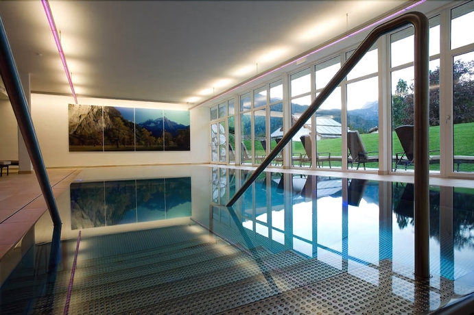 Imagen de la piscina del Hotel Achentalerhof. Foto 17