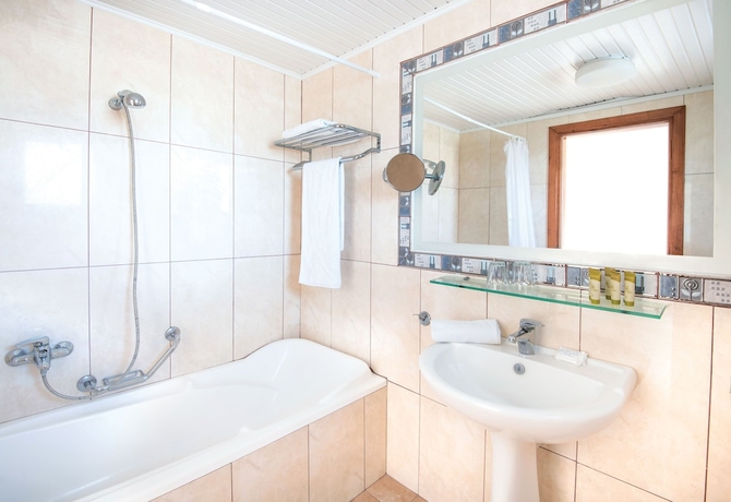 Imagen de la habitación del Hotel Achilleas Beach. Foto 17