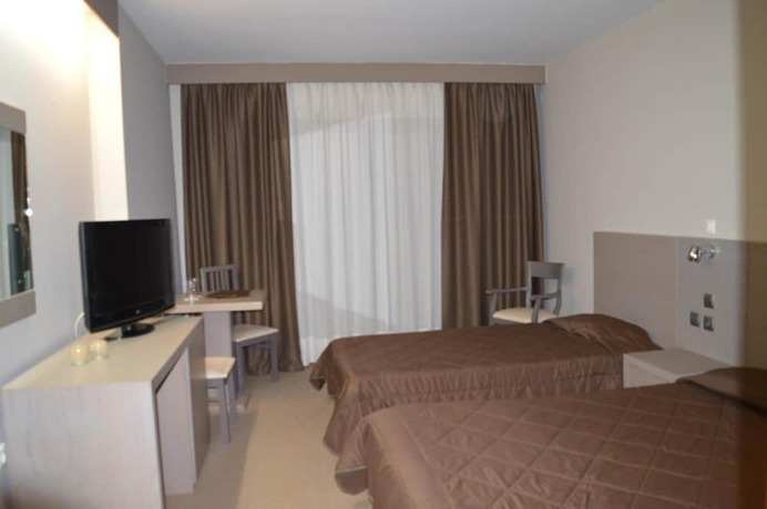 Imagen de la habitación del Hotel Achillio. Foto 16