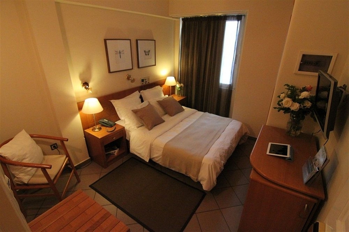 Imagen de la habitación del Hotel Achillion, Atenas. Foto 4