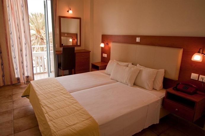 Imagen de la habitación del Hotel Achillion Hotel. Foto 3