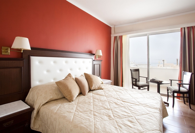 Imagen de la habitación del Hotel Achillion Palace. Foto 7