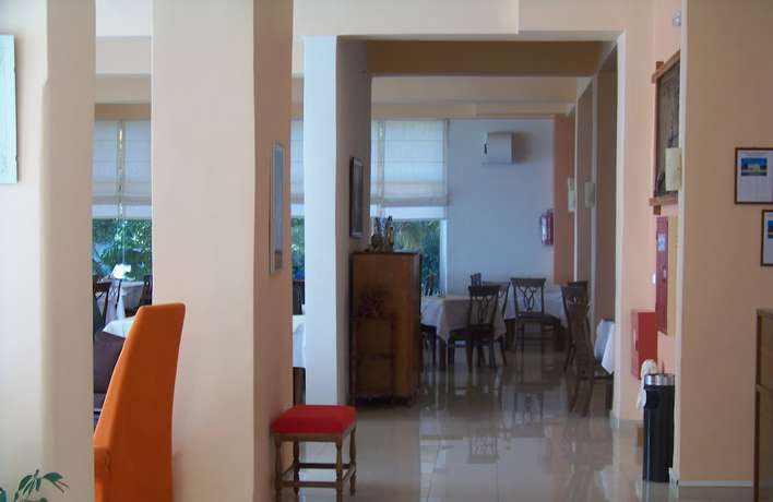 Imagen de los interiores del Hotel Achillion, Paralia. Foto 19