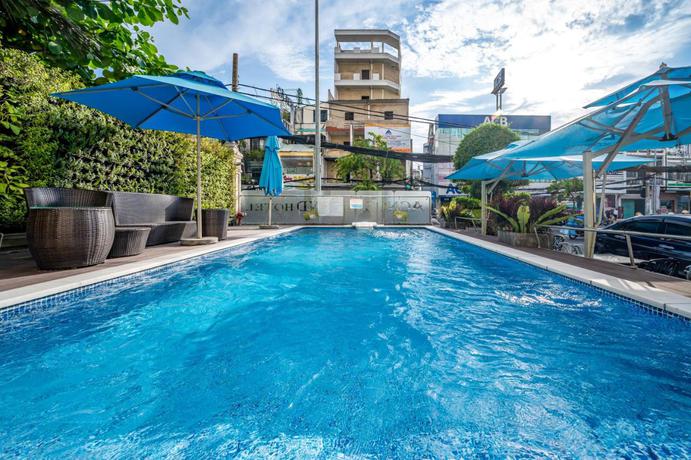 Imagen de la piscina del Hotel Acnos Grand. Foto 11