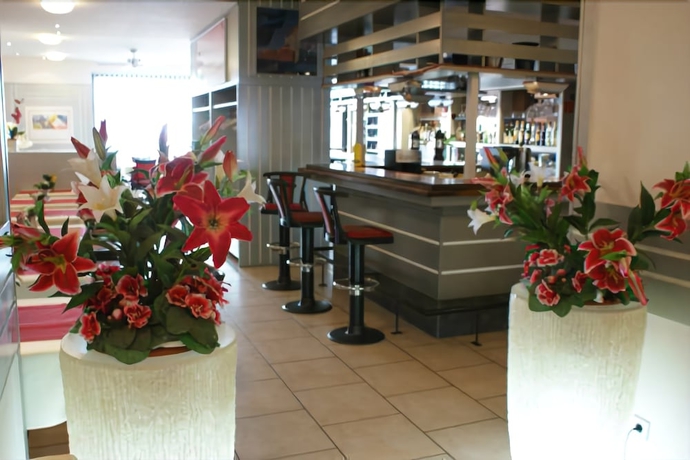 Imagen del bar/restaurante del Hotel Acon. Foto 10