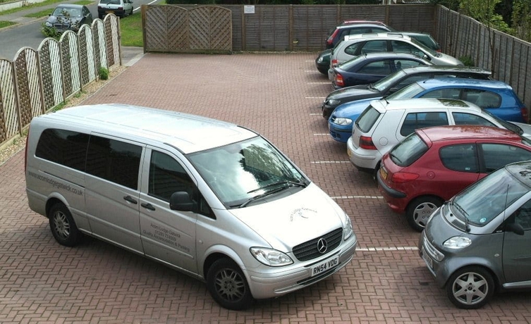 Imagen de los exteriores del Hotel Acorn Lodge Gatwick. Foto 15