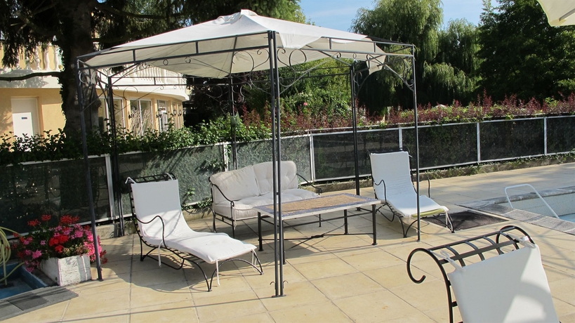 Imagen de los exteriores del Hotel Acostel. Foto 11