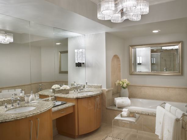 Imagen de la habitación del Hotel Acqualina Resort and Residences On The Beach. Foto 5