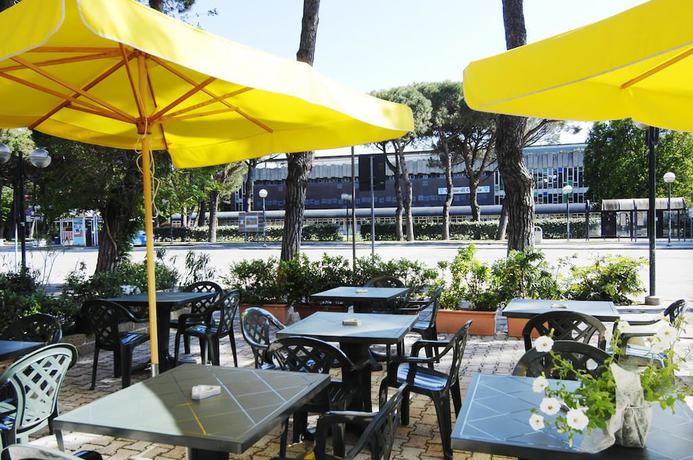 Imagen de los exteriores del Hotel Acquaterme. Foto 11