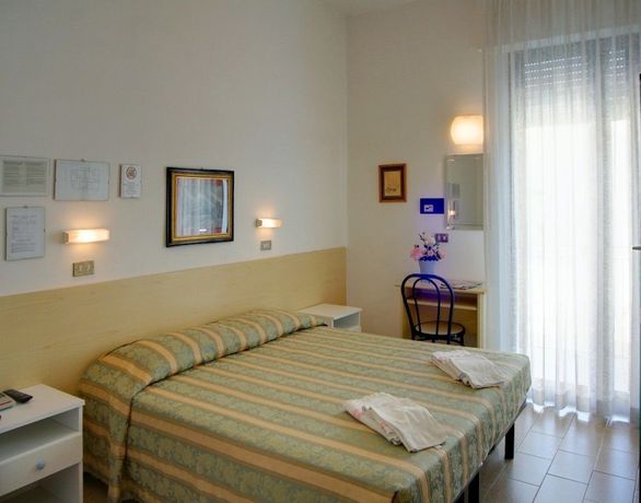 Imagen de la habitación del Hotel Acquazzurra. Foto 6