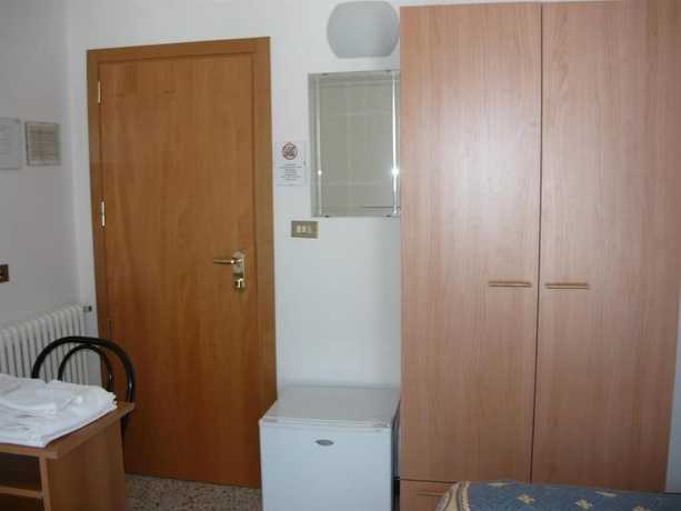 Imagen de la habitación del Hotel Acquazzurra. Foto 9