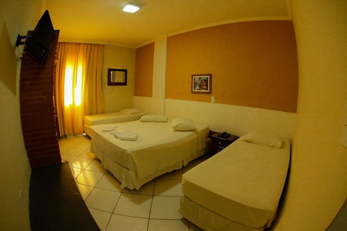 Imagen de la habitación del Hotel Acr&oacute;polis Marina. Foto 11