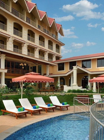 Imagen de la piscina del Hotel Acron Candolim Regina. Foto 13