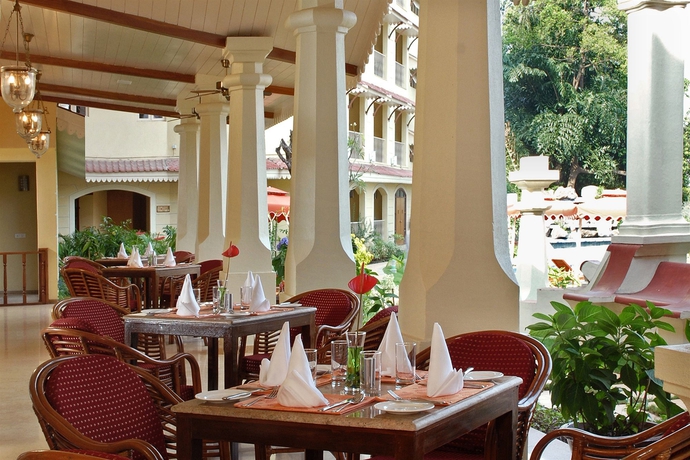 Imagen del bar/restaurante del Hotel Acron Candolim Regina. Foto 3