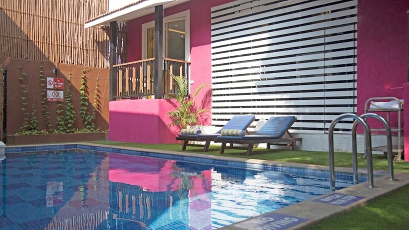 Imagen de la piscina del Hotel Acron Seaway Resort. Foto 16