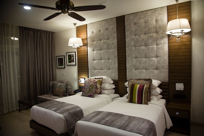 Imagen de la habitación del Hotel Acron Waterfront Resort. Foto 2