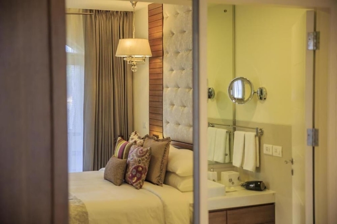 Imagen de la habitación del Hotel Acron Waterfront Resort. Foto 12