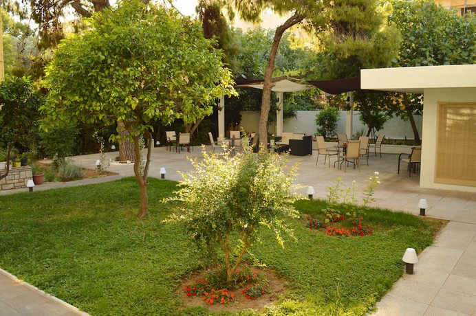 Imagen de los exteriores del Hotel Acropol. Foto 16