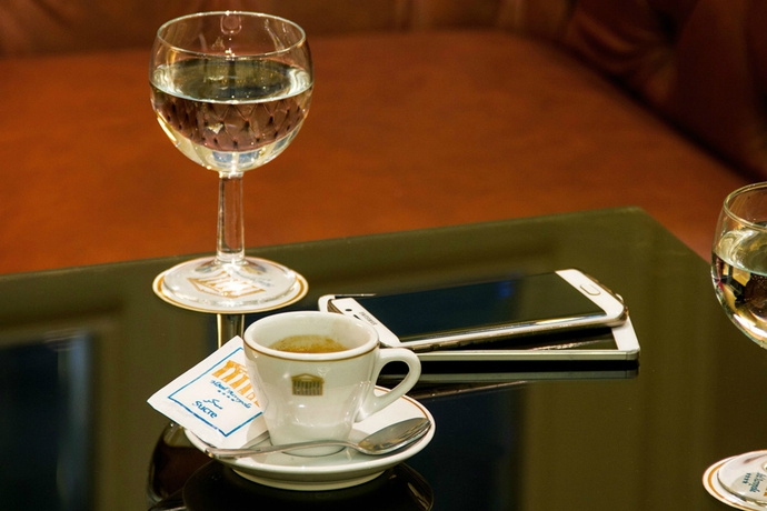 Imagen del bar/restaurante del Hotel Acropole Tunis. Foto 2