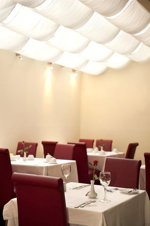 Imagen del bar/restaurante del Hotel Acropolis Select. Foto 3