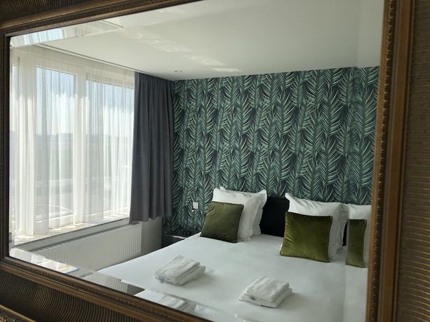 Imagen de la habitación del Hotel Acropolis, St-Laureinsstrand. Foto 18