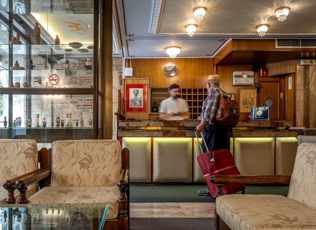 Imagen de los interiores del Hotel Acropolis View. Foto 19