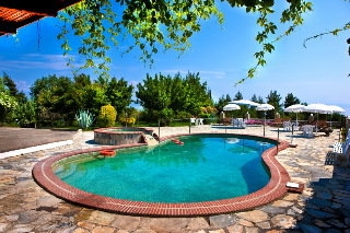 Imagen de la piscina del Hotel Across Paschos. Foto 6