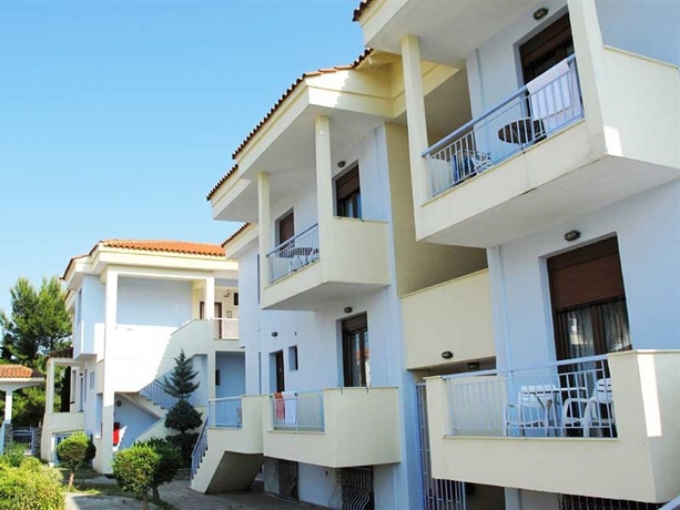 Imagen general del Hotel Acrotel Lily Ann Village. Foto 4