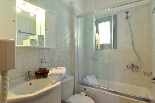 Imagen de la habitación del Hotel Acrothea. Foto 6