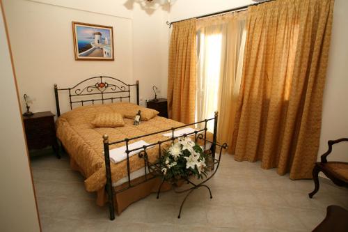 Imagen de la habitación del Hotel Acrothea. Foto 8
