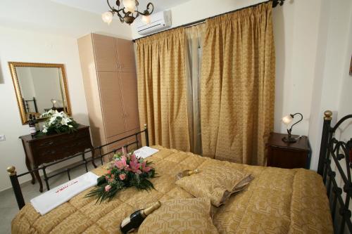 Imagen de la habitación del Hotel Acrothea. Foto 9