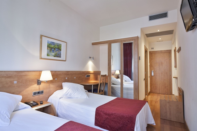 Imagen de la habitación del Hotel Acta Antibes. Foto 12