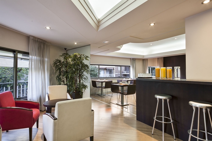 Imagen del bar/restaurante del Hotel Acta Antibes. Foto 3