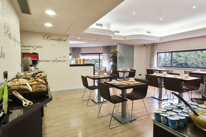 Imagen del bar/restaurante del Hotel Acta Antibes. Foto 5