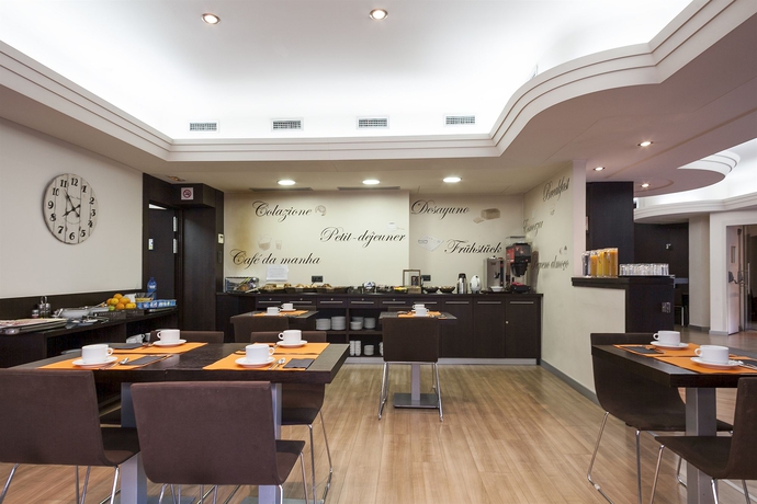 Imagen del bar/restaurante del Hotel Acta Antibes. Foto 6