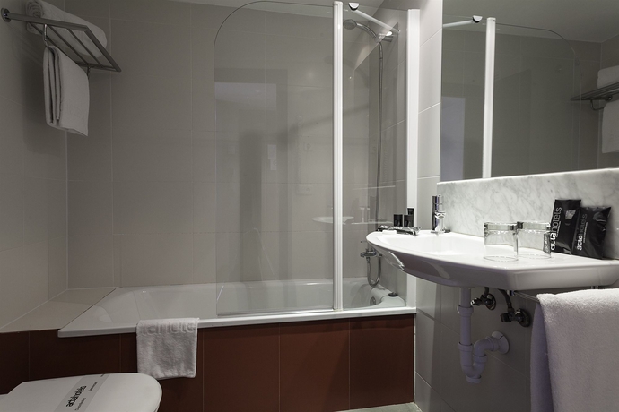 Imagen de la habitación del Hotel Acta Bcn 40. Foto 9