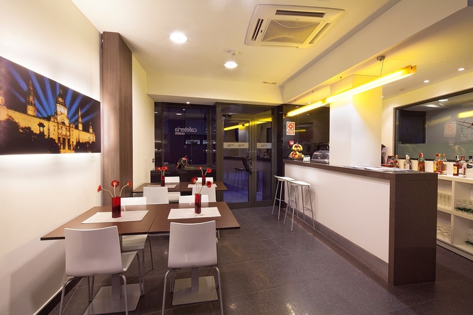 Imagen del bar/restaurante del Hotel Acta Laumon. Foto 3