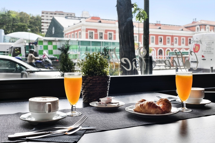 Imagen del bar/restaurante del Hotel Acta Madfor. Foto 6