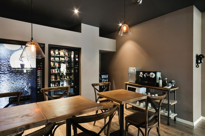 Imagen del bar/restaurante del Hotel Acta Madfor. Foto 7