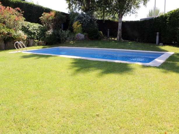 Imagen de la piscina del Hotel Acta Sant Just. Foto 15