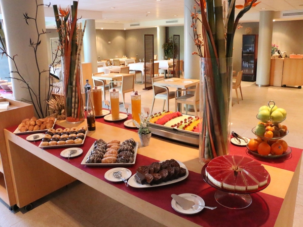 Imagen del bar/restaurante del Hotel Acta Sant Just. Foto 5