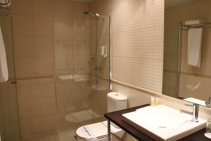 Imagen de la habitación del Hotel Acta Sant Just. Foto 10